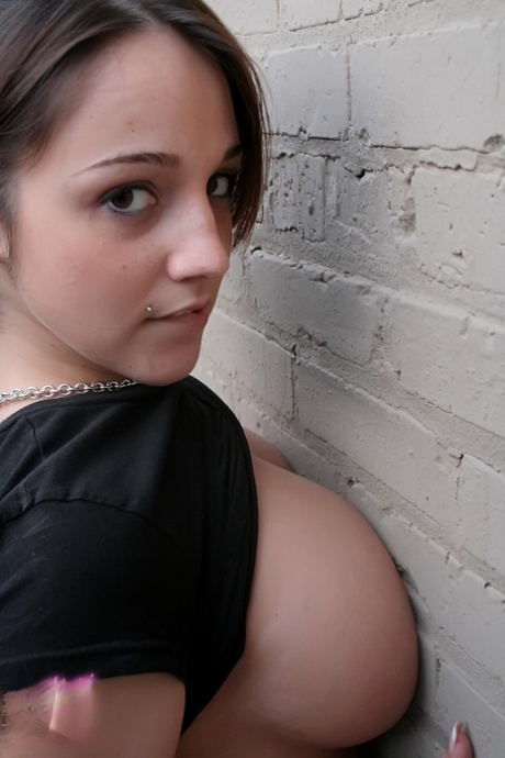 Montse Naked Snooker at AllOver30 Free